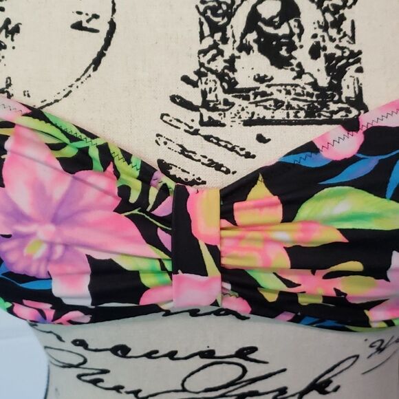 Tropical print top VS Bikini - Picture 3 of 3